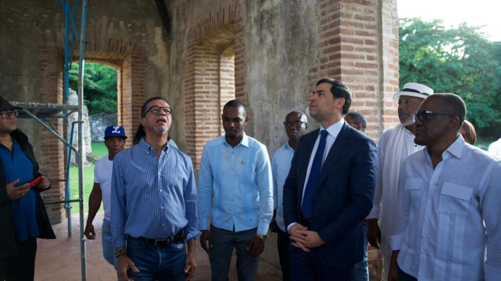 Ministro de Cultura supervisa revitalización patrimonial del antiguo ingenio de Nigua