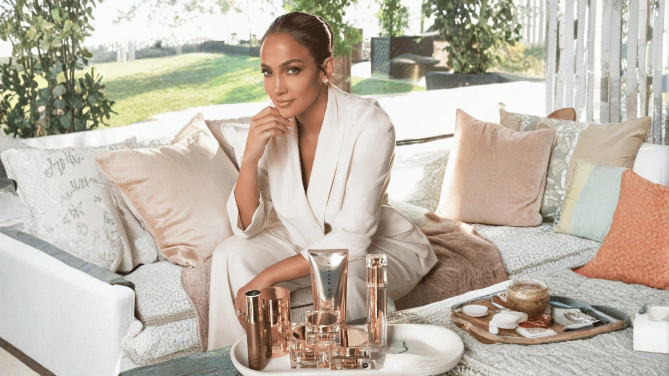 Jennifer López anuncia el primer lanzamiento de J.Lo Beauty para 2026: un sérum para la nariz