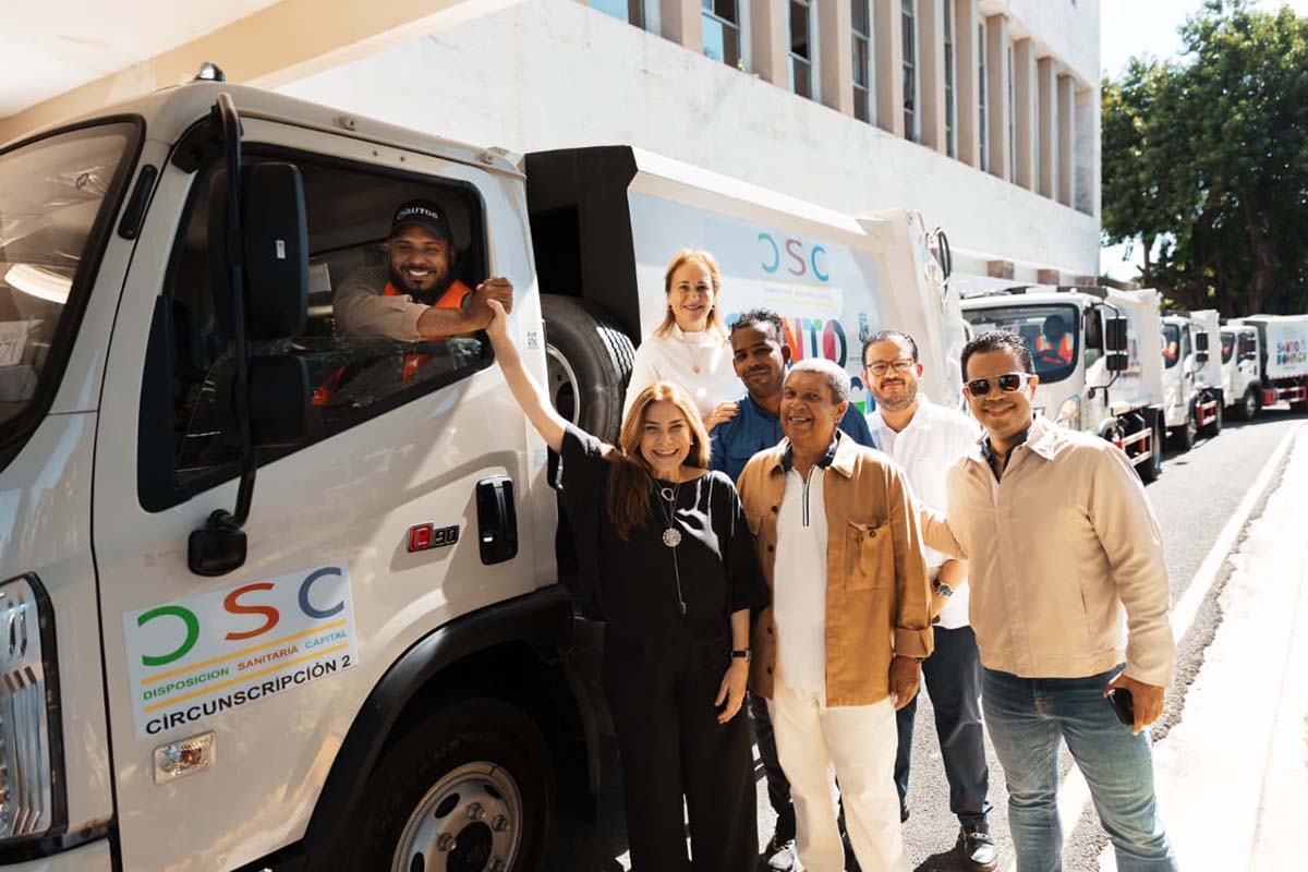 Alcaldía del Distrito Nacional integra cuatro nuevos camiones compactadores para recogida en la circunscripción dos