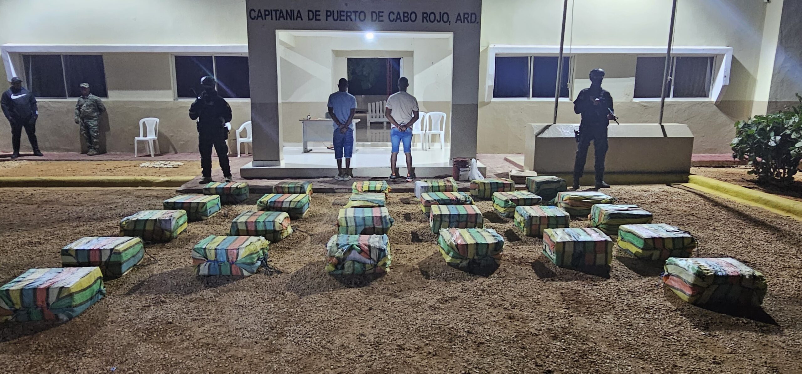 DNCD incauta más de 800 paquetes de presunta cocaína en la provincia de Pedernales