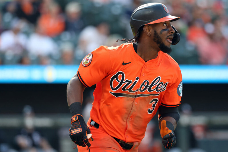 Los Bravos firman al dominicano Jorge Mateo