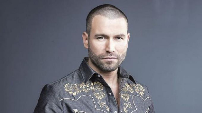 El mexicano Rafael Amaya vuelve a 'El seรฑor de los cielos' como un "homenaje a los fans" El mexicano Rafael Amaya vuelve a 'El seรฑor de los cielos' como un "homenaje a los fans"