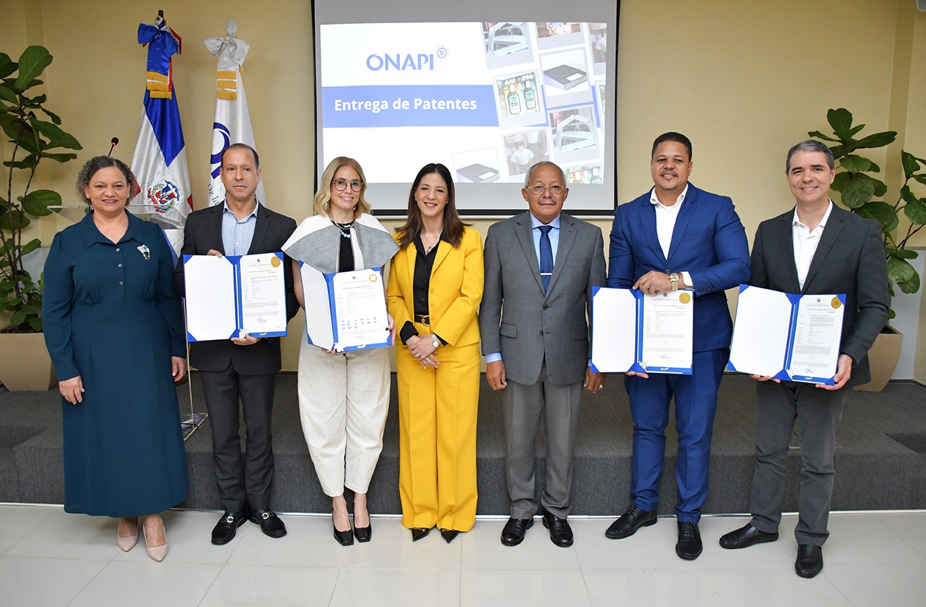 ONAPI otorga cuatro patentes a innovadores e inventor para contribuir al sector salud, textil e innovaciรณn ONAPI otorga cuatro patentes a innovadores e inventor para contribuir al sector salud, textil e innovaciรณn