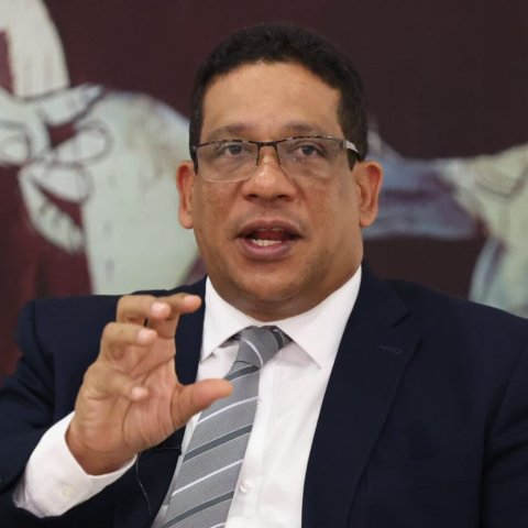 Carlos Pimentel advierte sanciones penales por fraude en contrataciones públicas