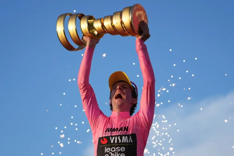 Simon Yates se retira del ciclismo tras títulos en la Vuelta y el Giro