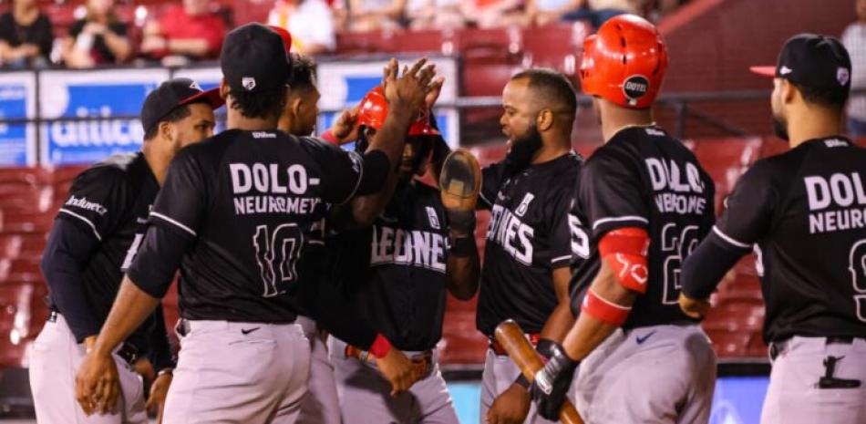 El Escogido triunfa y asegura un empate para asistir a la serie final El Escogido triunfa y asegura un empate para asistir a la serie final