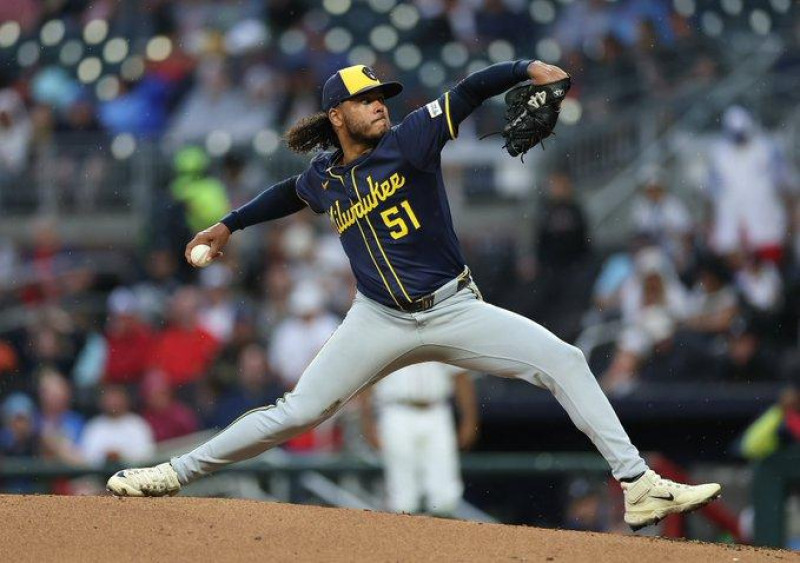 Freddy Peralta es adquirido por los Mets de Nueva York desde Milwaukee