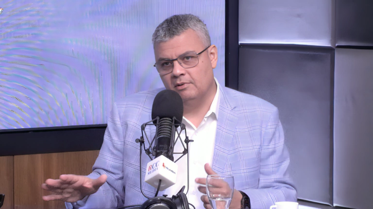 Uso excesivo de antibióticos podría agravar la salud, advierte especialista