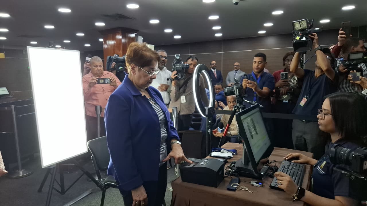 JCE inicia primera etapa limitada del proceso de renovación de la cédula