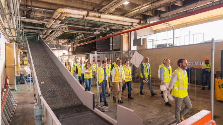 Ministro Paliza supervisa avances de nueva terminal y sistema de equipajes del AILA