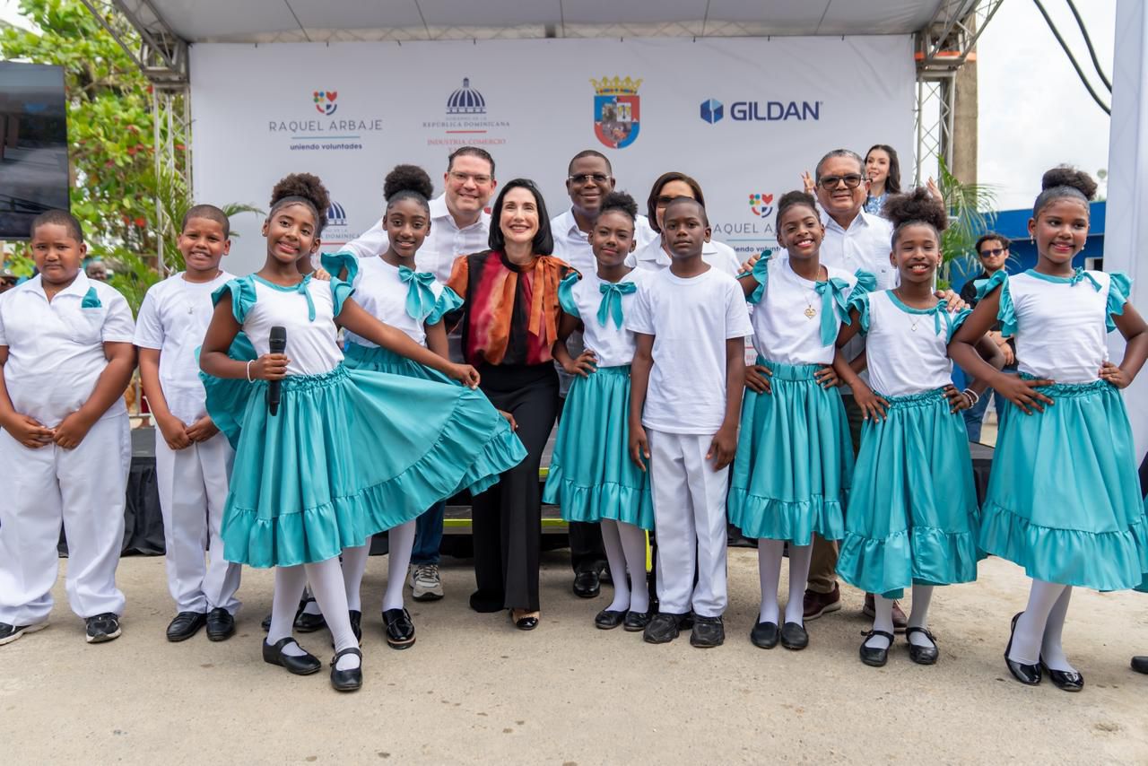 Primera Dama, MICM y Gildan llevan inversión social al municipio de Guerra