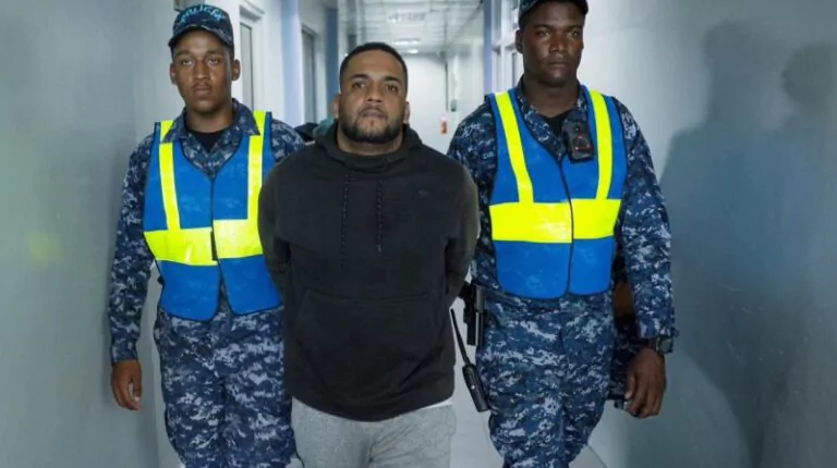 Se entrega “El Deportado”, acusado de atentado contra subdirectora del CCR Rafey en Santiago