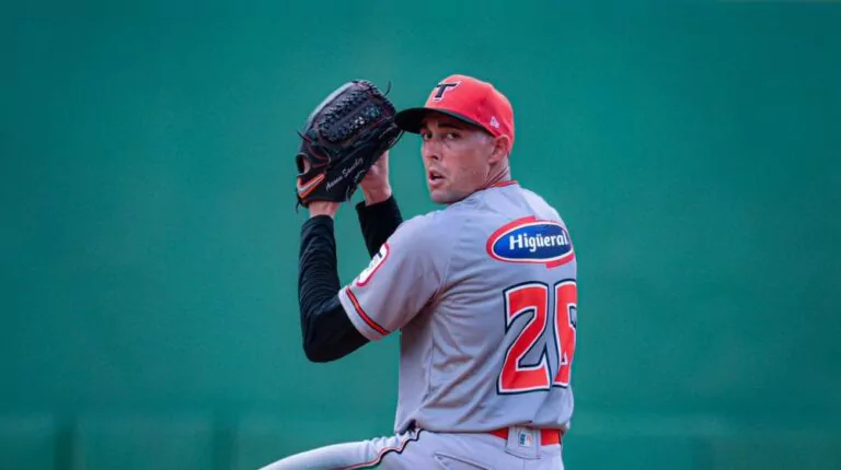 Aaron Sánchez se queda con el premio al mejor lanzador la Lidom