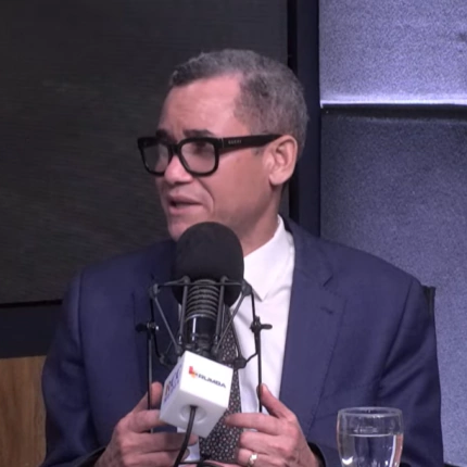 Ministro de Trabajo llama a aprobar reforma laboral; reitera no incluye cesantía