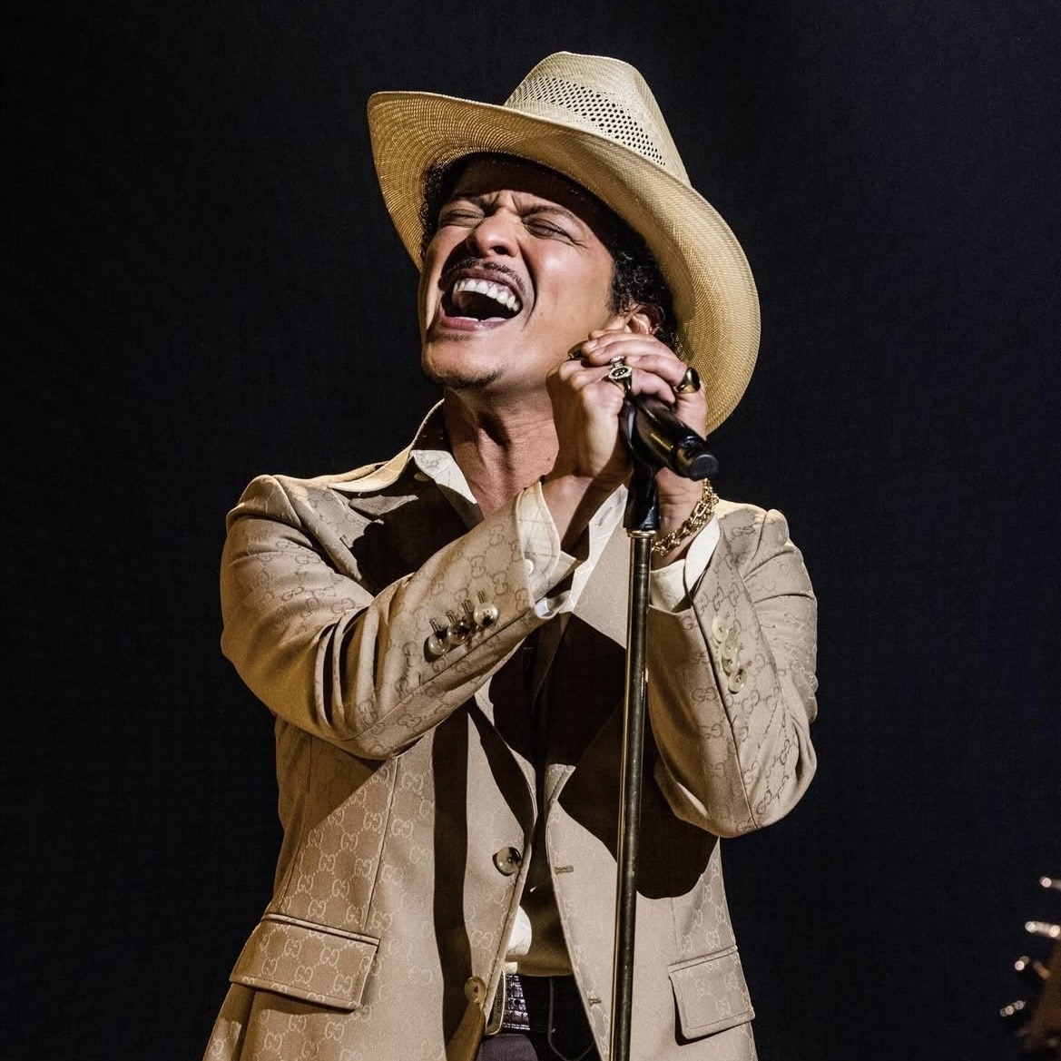 Bruno Mars anuncia que su nuevo álbum ya está terminado