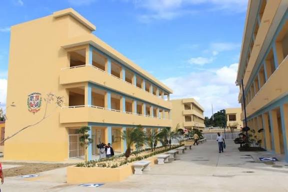 Gobierno construye 18 escuelas, estancias infantiles y techados deportivos en Bahoruco Gobierno construye 18 escuelas, estancias infantiles y techados deportivos en Bahoruco