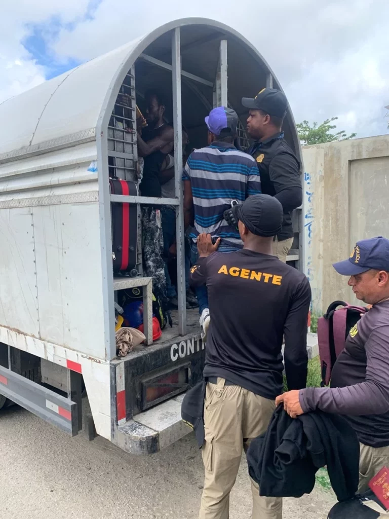 Los permisos de trabajo lideran las solicitudes de Migración dominicana