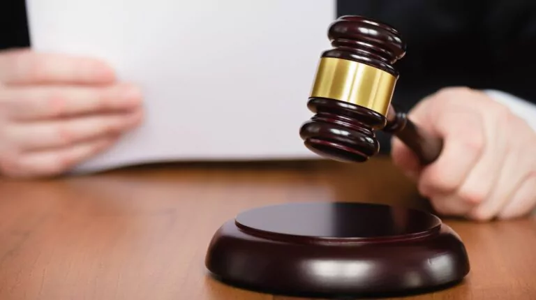 Condenan a 20 años de prisión hombre que mató a otro de una puñalada en SDE