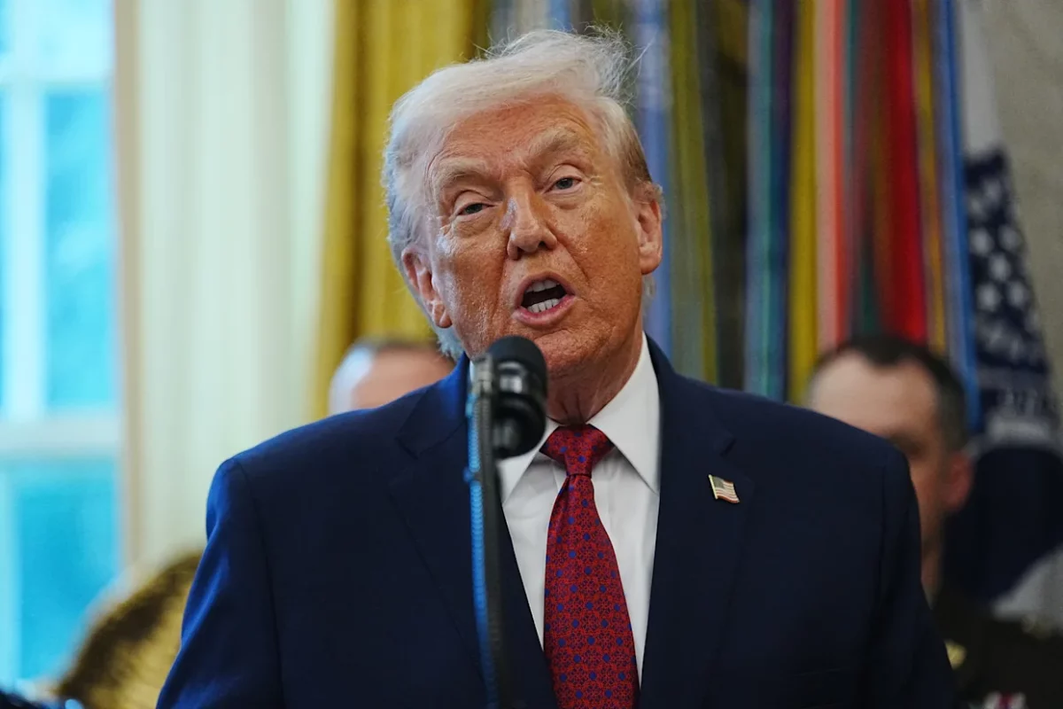 Trump dice que Venezuela entregará entre 30 y 50 millones de barriles de petróleo a EE.UU.